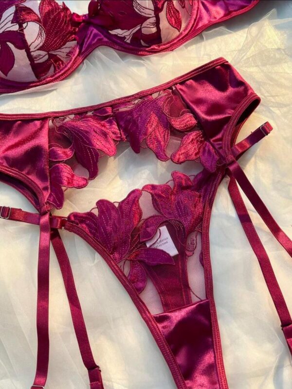 Conjunto em renda e cetim com cinta liga - M - Imagem 4