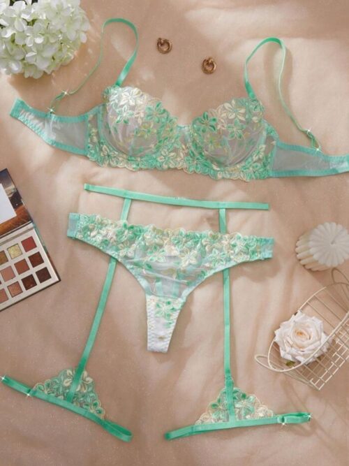 Conjunto lingerie em tule e renda com cinta liga verde água - M