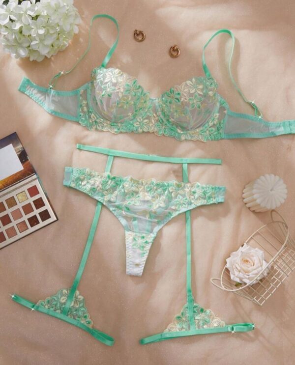 Conjunto lingerie em tule e renda com cinta liga verde água - M