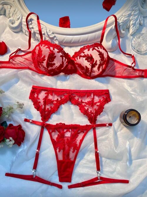 Conjunto com cinta liga vermelho com tule rendado- M
