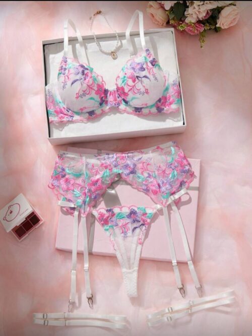 Conjunto em renda branco floral - GG