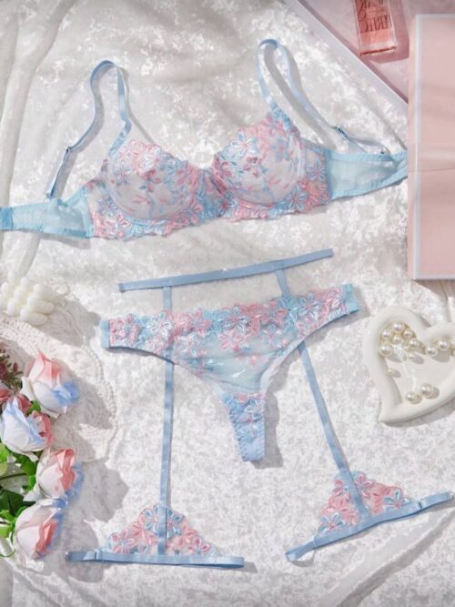 Conjunto com cinta liga de renda azul floral com rosa - P