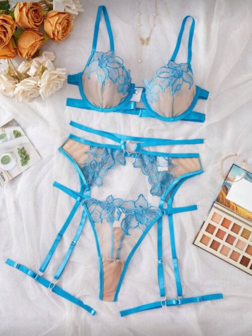 Conjunto com cinta liga azul com tule bege - G