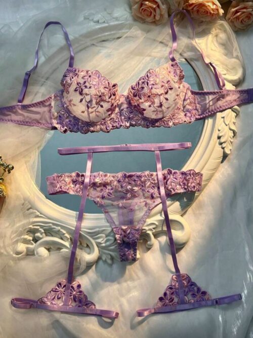 CONJUNTO EM RENDA LILÁS - GG