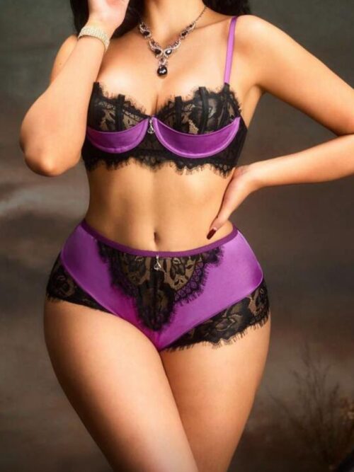 Conjunto em renda preta com roxo - GG