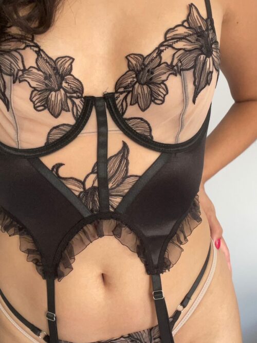 Conjunto com Corset preto com renda e cinta liga - PP