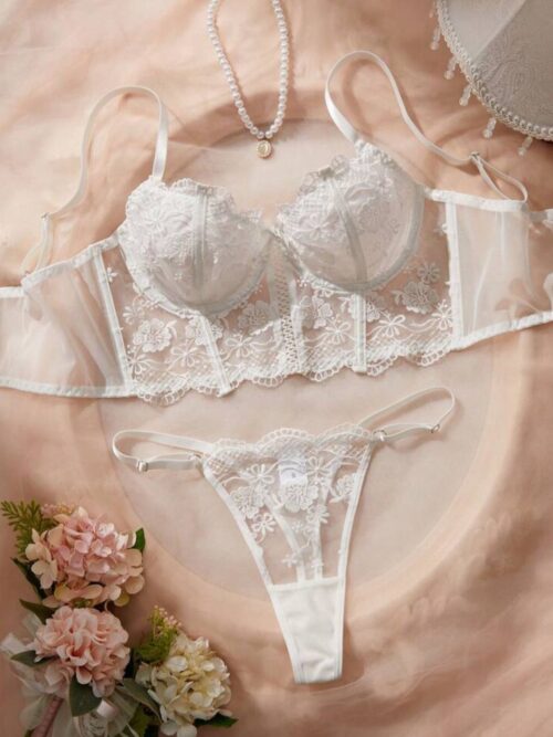 Conjunto branco em renda sem bojo com aro- G
