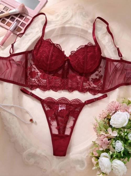 Conjunto rendado com aro vinho- M